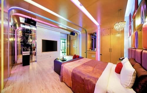 Deluxe King Room-mini KTV (Check-in after 20:00)