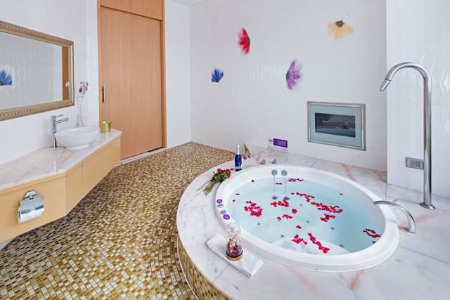 Deluxe Double Room, 1 King Bed (21:00 check in)
