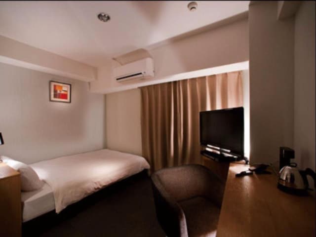 Wide Single Room - Non-Smoking