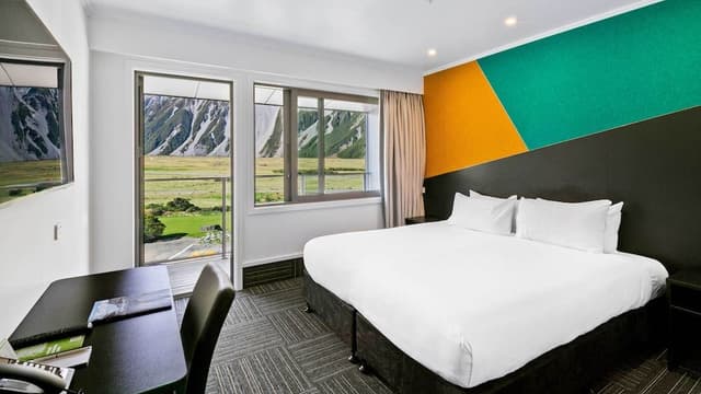 Mt Cook Lodge Room Valley View with 1 King Bed