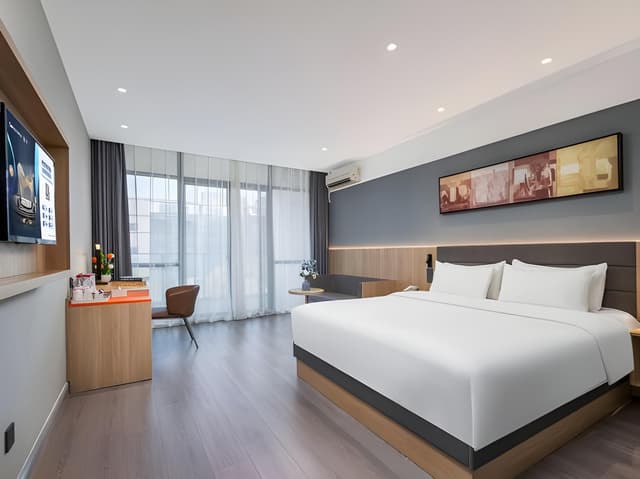 WH - Deluxe Bed Room