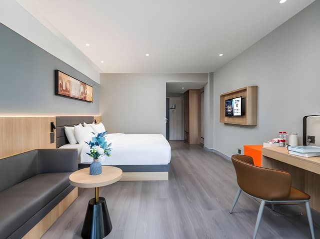 WH - Deluxe Bed Room