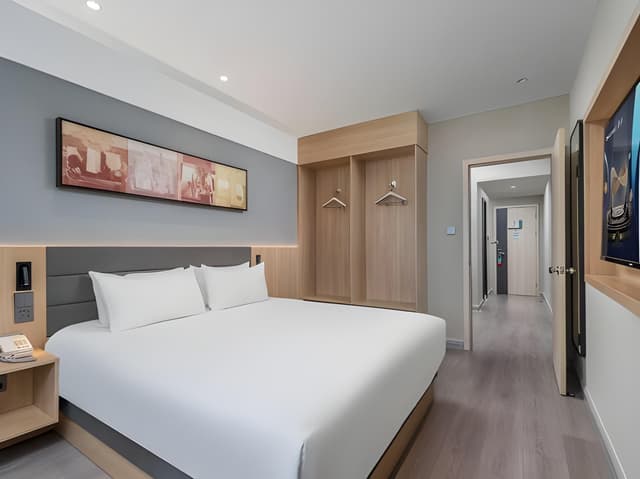 WH - Deluxe Bed Suite