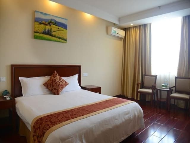Business Queen Room