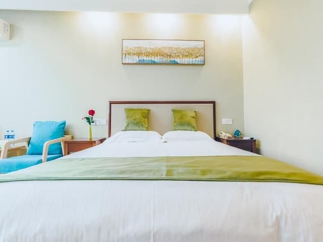 Business Queen Room