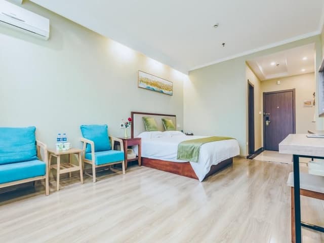 Business Queen Room