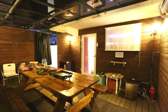 Room (BBQ)
