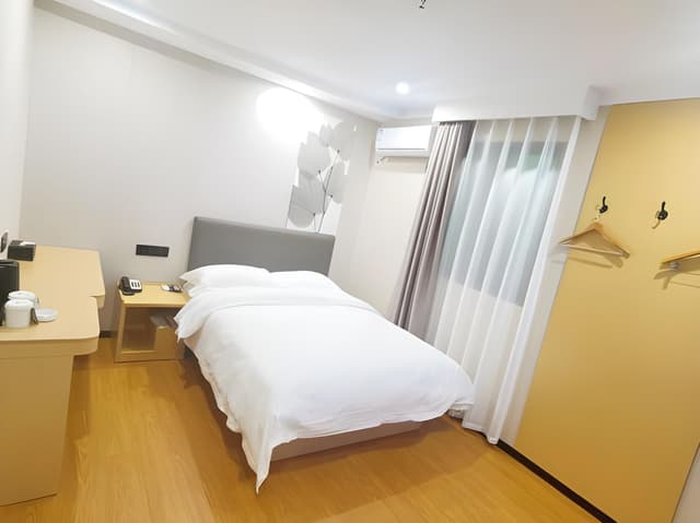 Single Guest Room