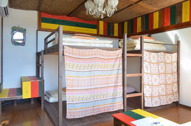Private Room (For 4-5 guests)