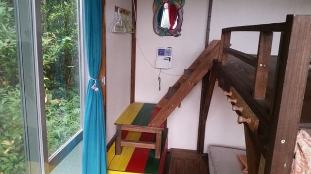 Private Room (For 4-5 guests)