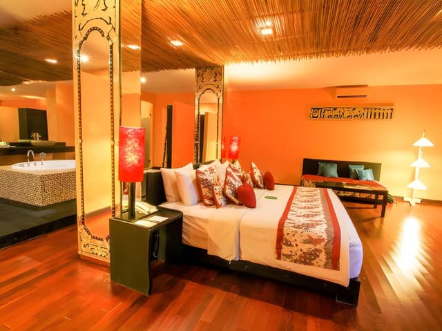 Honeymoon Suite