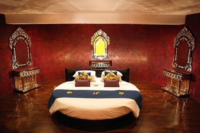 Honeymoon Suite