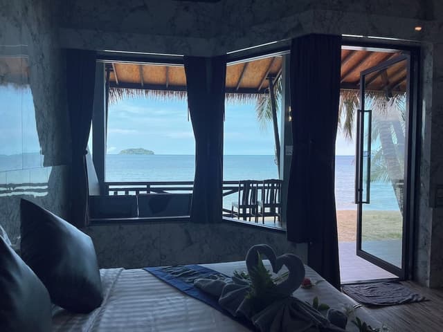 Air-Con Beach Front (4 persons)