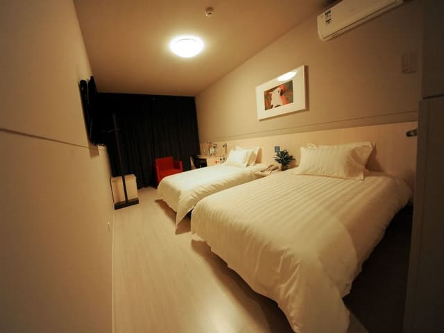 Double Room (B)