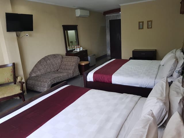 Family Room (4 Adults)