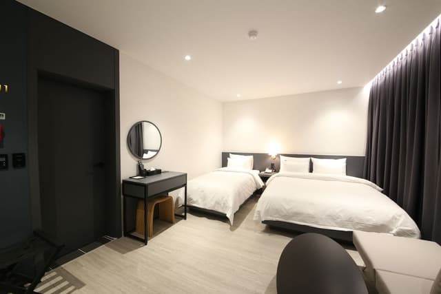Basic Twin Room (No Breakfast on Sat&Sun)