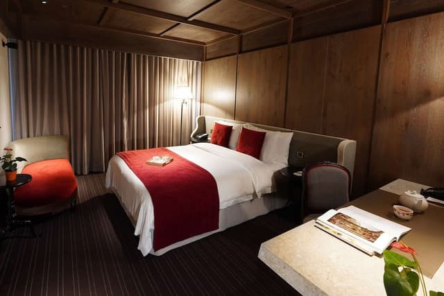 Prestige Club Superior Queen (Free Parking, 1 Vehicle)