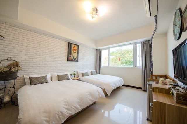 Classic Quadruple Room, Bathtub, Park View (202)