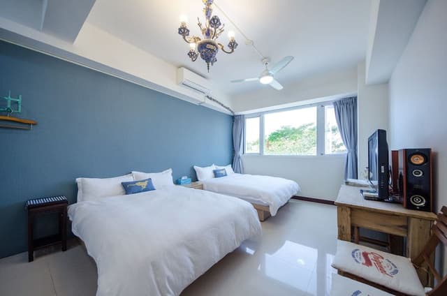 Gallery Quadruple Room, Bathtub, Park View