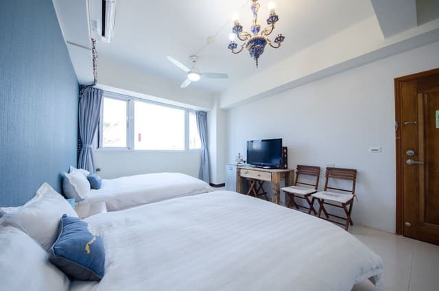 Gallery Quadruple Room, Bathtub, Park View