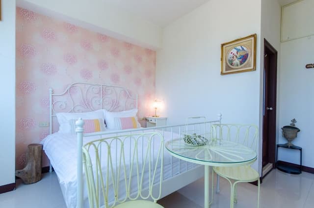 Honeymoon Double Room, Bathtub, Park View