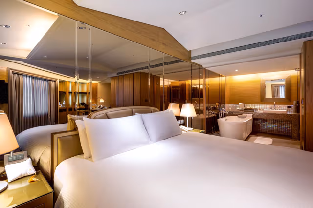 Corner Suite