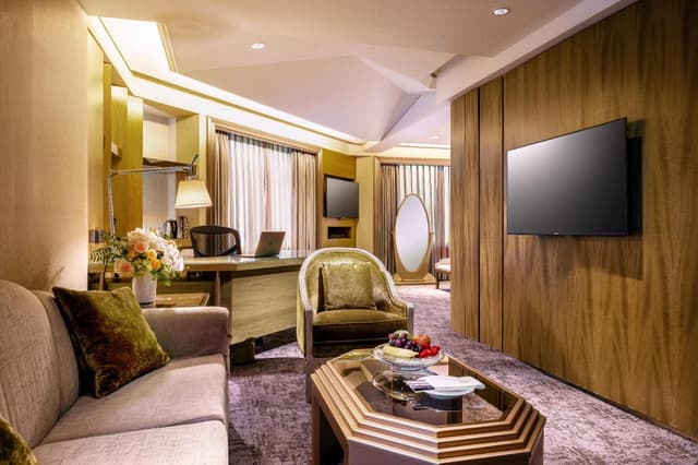 Corner Suite