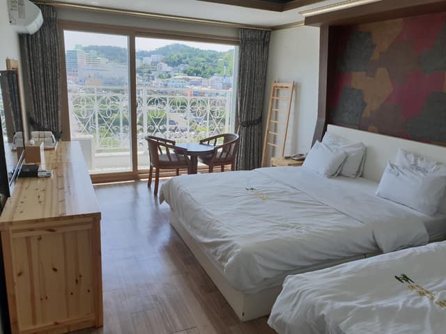 Deluxe Twin Bed Room