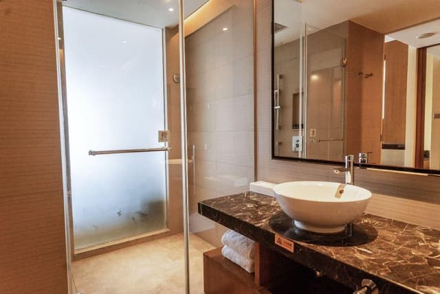 Deluxe Business Queen Room