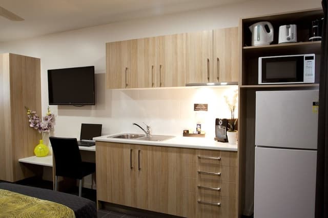 Queen Single Room with Kitchenette