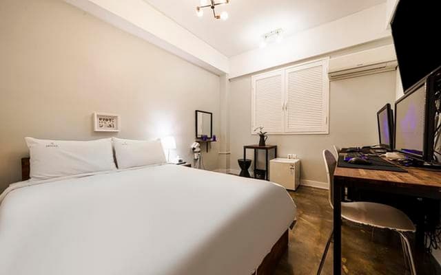 Standard Room - 2 PC Included