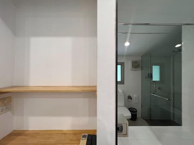 Deluxe Room, 1 King Bed, No Windows