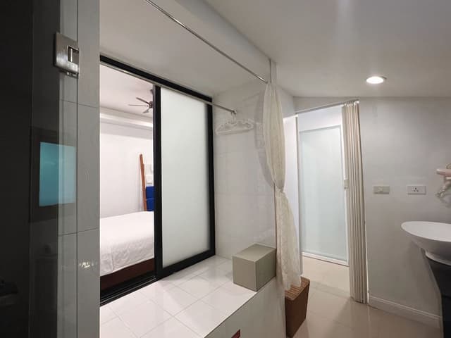 Deluxe Room, 1 King Bed, No Windows
