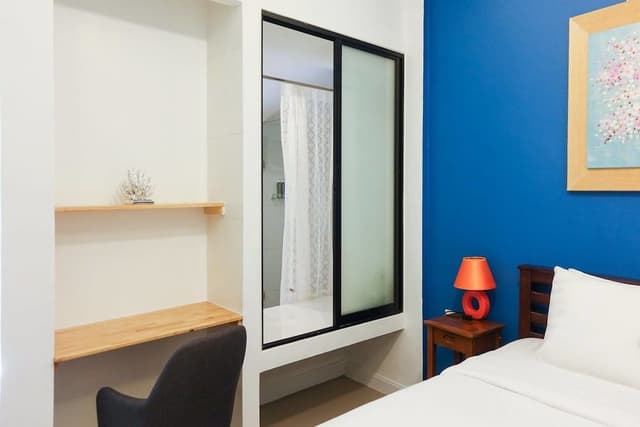 Deluxe Room, 1 King Bed, No Windows
