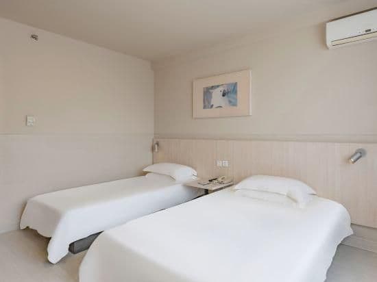 WH - Standard Room A