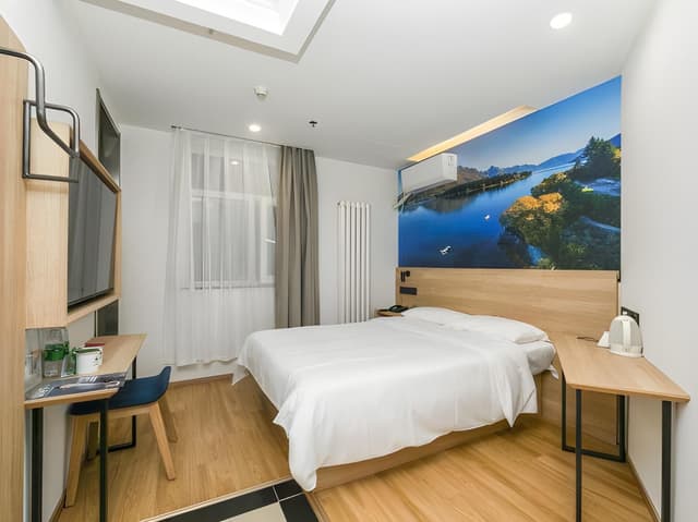 Deluxe Queen Room