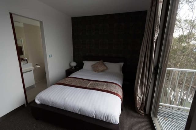 Queen Balcony Room