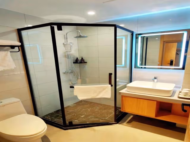 Business Queen Room