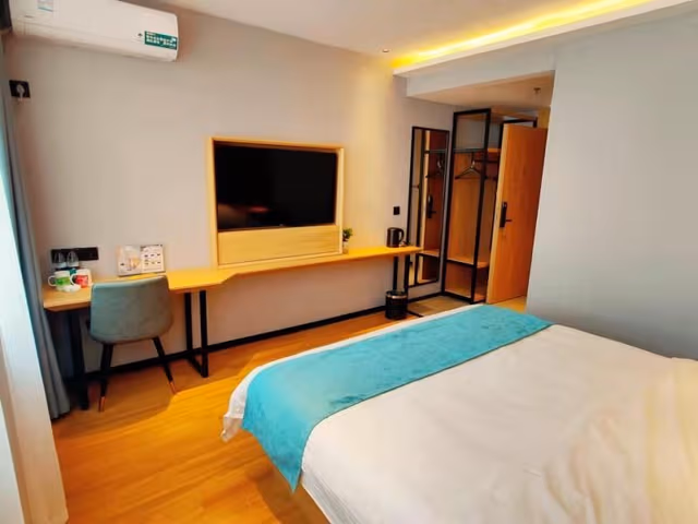 Business Queen Room
