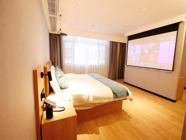 GTI - Superior Suite, with Projector