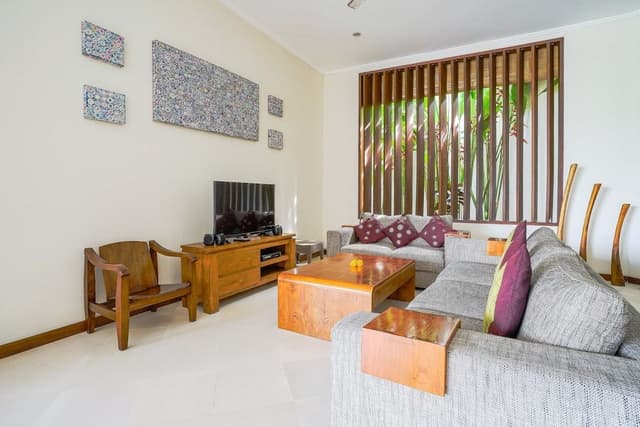 Basic Villa, Multiple Beds