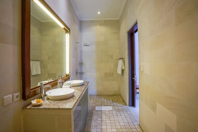 Basic Villa, Multiple Beds