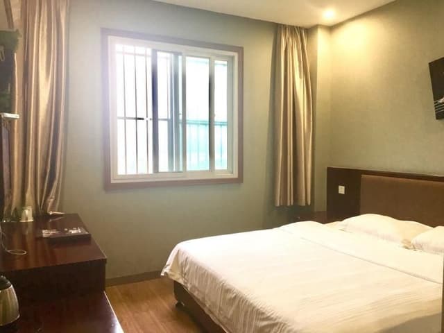 GTR - Guest Room with One 1.8M Bed
