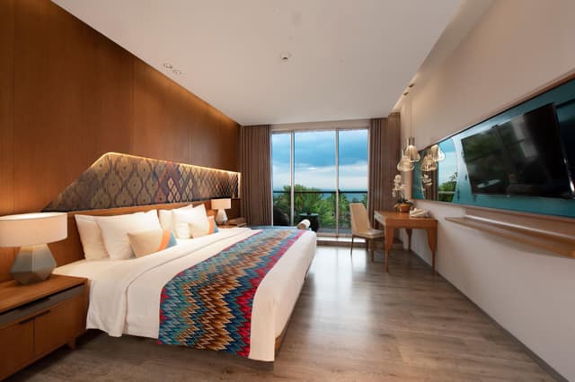 Deluxe King Size Bed