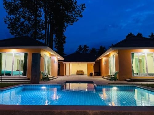 ขนอม การ์เดน สวีท รีสอร์ท (Khanom Garden Suite Resort)2