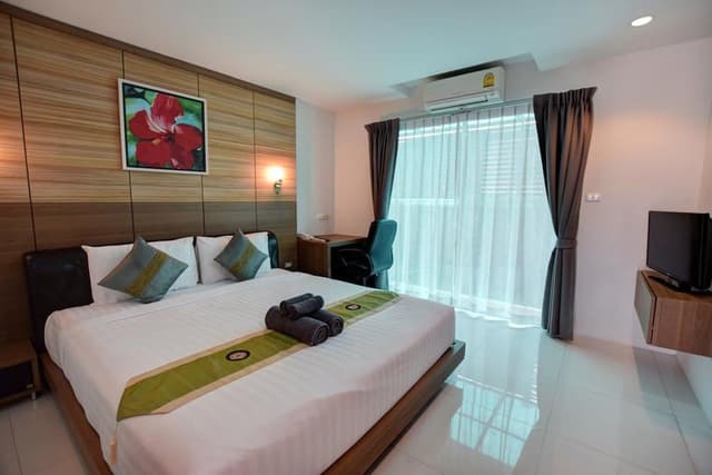 Deluxe Room with Pool Access (1st floor)