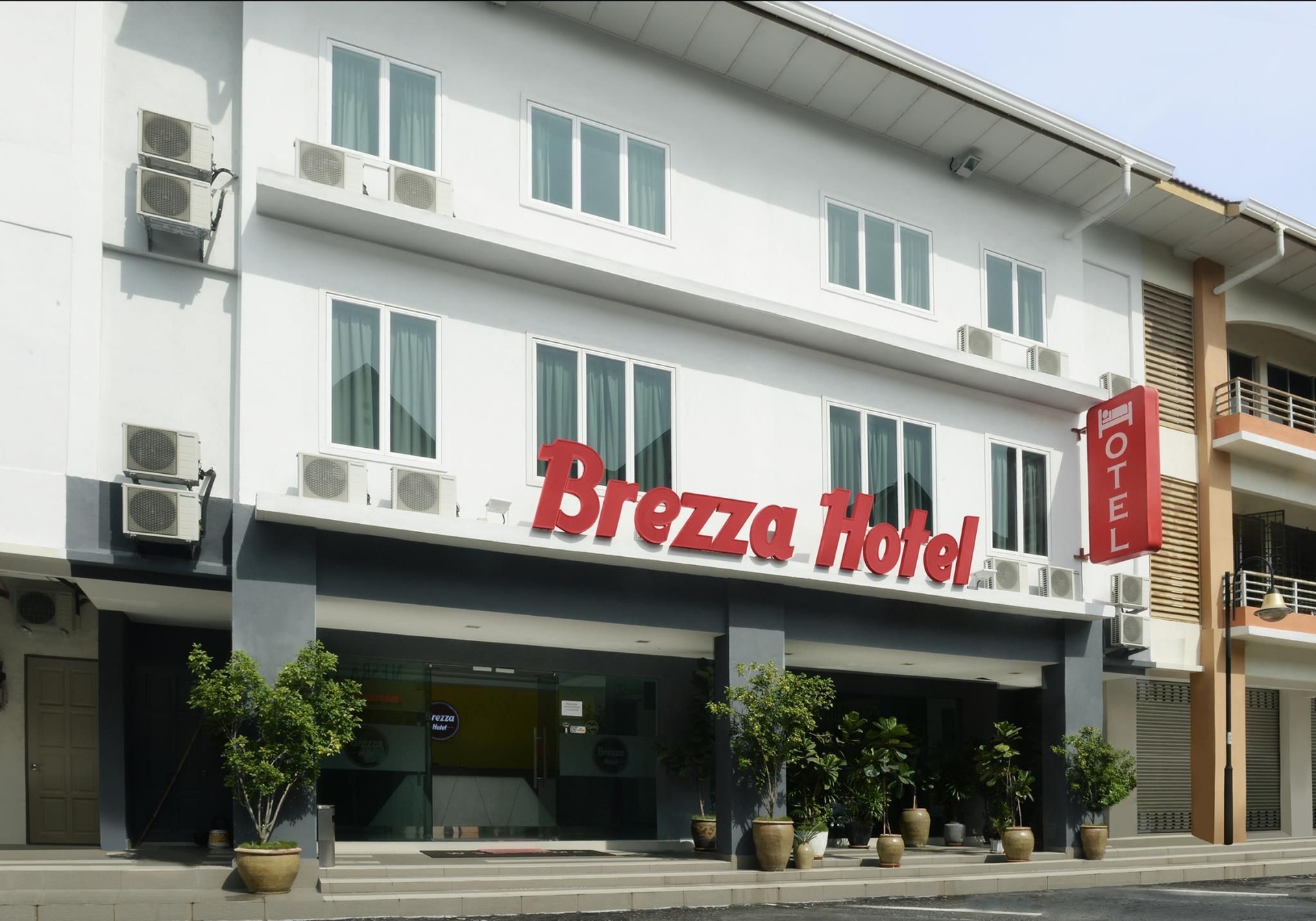 โรงแรมเบรซซา ลูมุต (Brezza Hotel Lumut)0