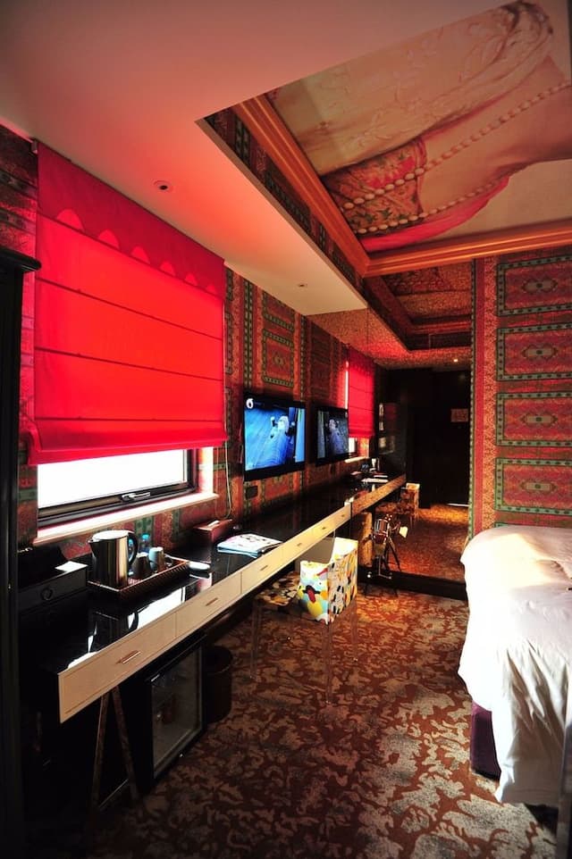 Classic Queen Room