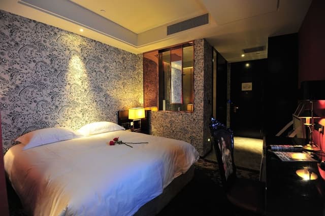 Deluxe Queen Room