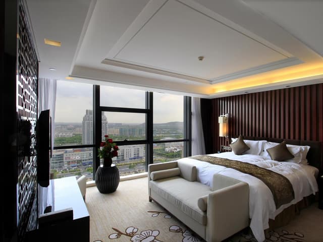 Deluxe Suite